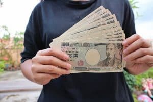 個人間融資は現金が足りない時に便利でも危険が伴うので避けるのが無難だぞ！